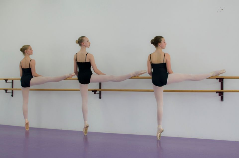 Ballettübungen an der Ballettstange