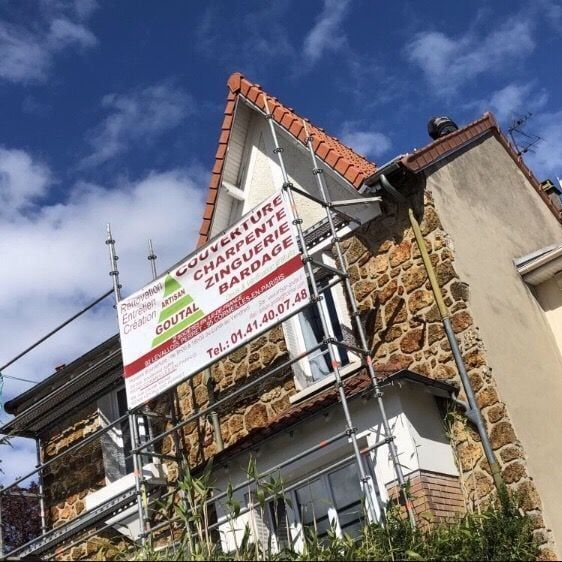 Bannière sur un échaufaudage