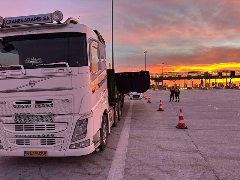 Ειδικές Μεταφορές Cranes Arapis στον Πειραιά