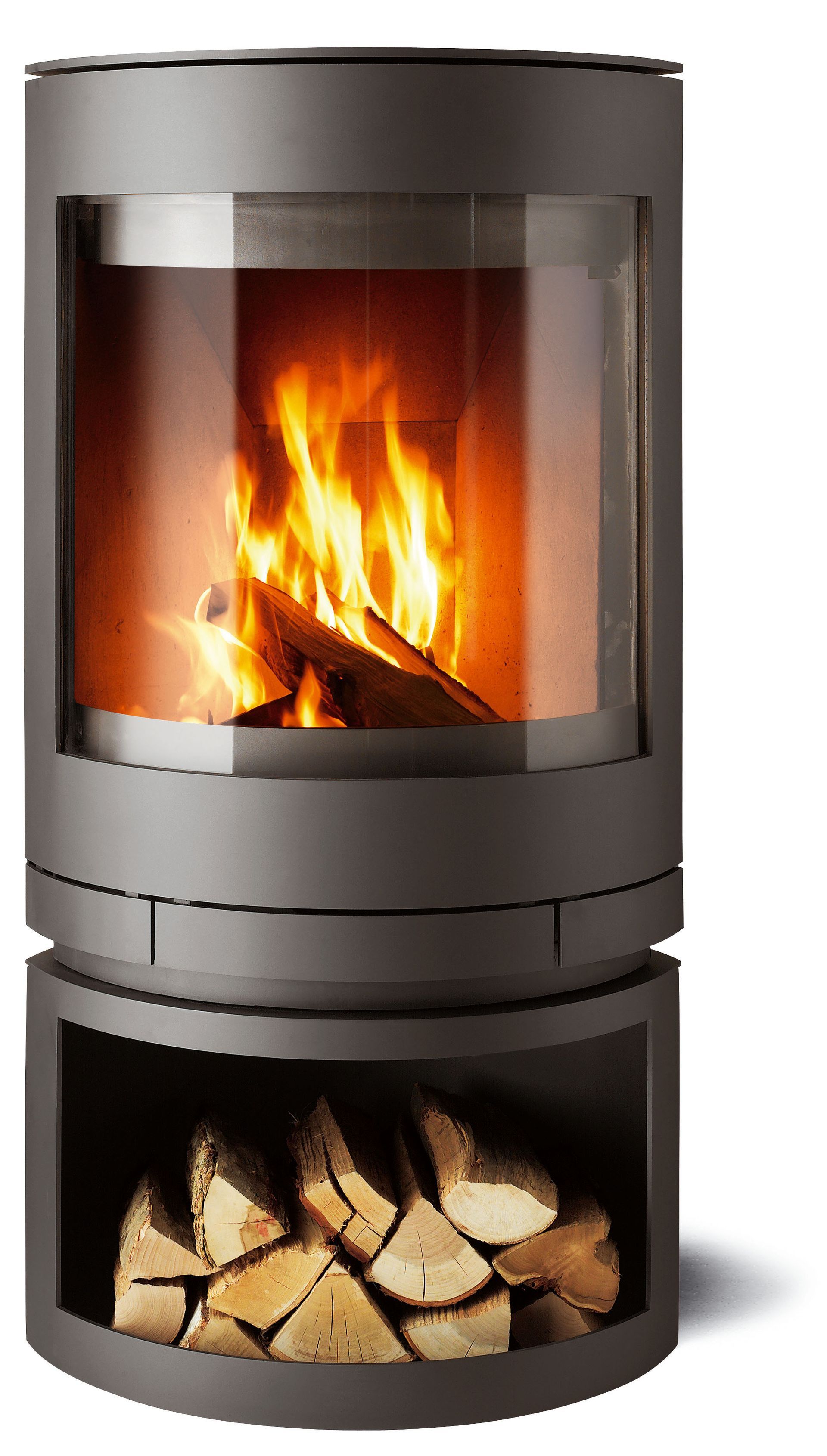 Ein roter Ofen in einem Wohnzimmer neben einem Stuhl, Robert Amberger Ofenstudio Eckl