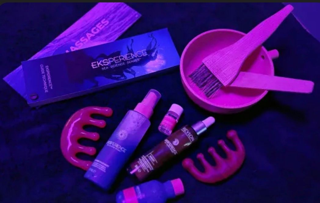 Produits pour spa capillaire avec peignes pour modeler le crâne.