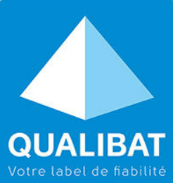 Étiquette circulaire noire et blanche avec « LABEL » au-dessus et « IPSUM » en dessous.
