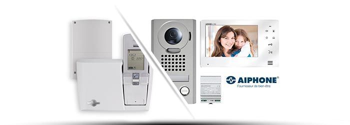 Système d'interphone de sécurité Aiphone avec unités murales, clavier, portier et moniteur vidéo affichant les images de la famille