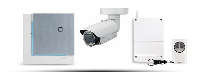 Kit de système de sécurité blanc avec caméra murale, panneau de commande et sirène
