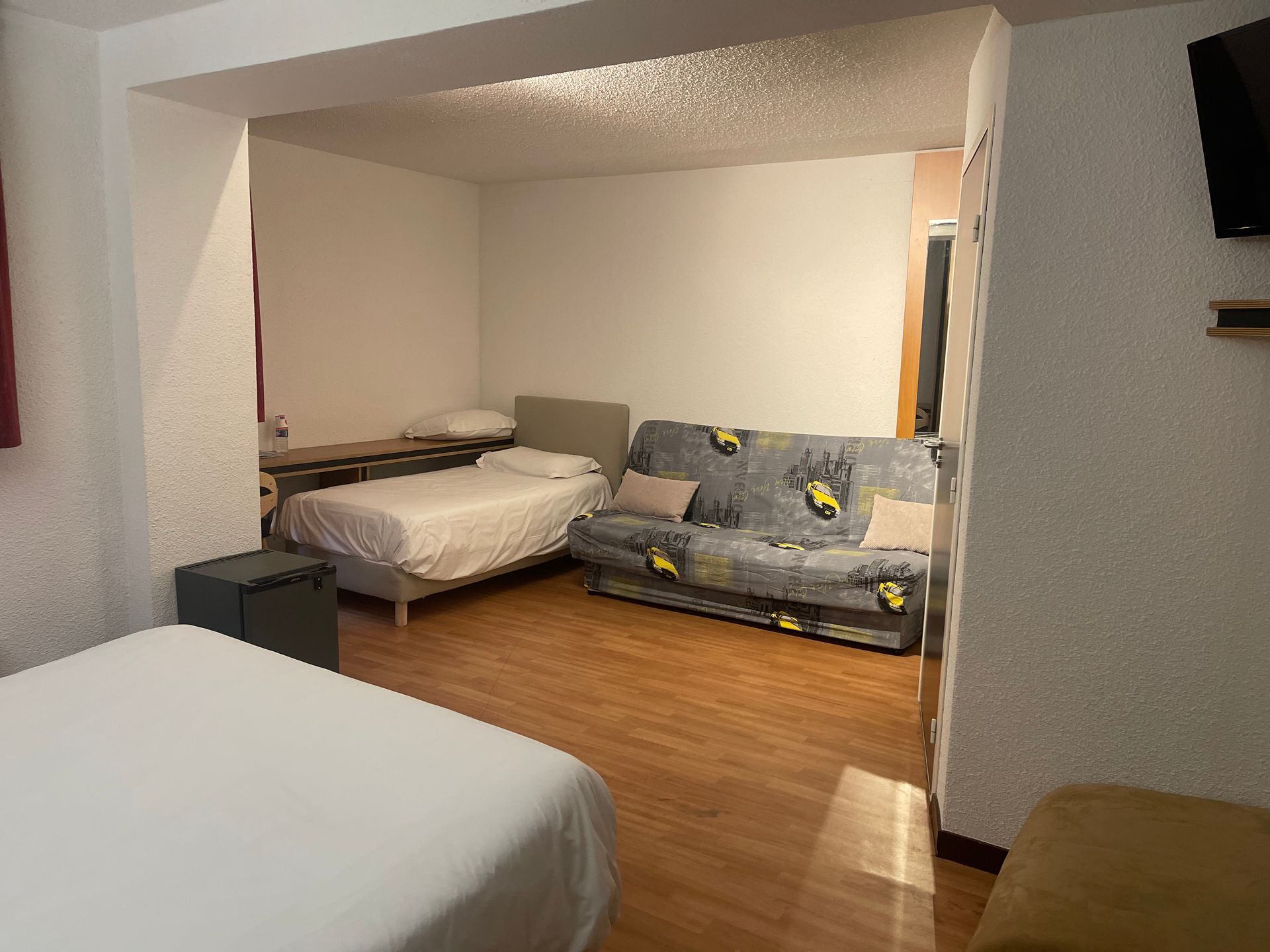 Chambre personne à mobilité réduite + accompagnateurs