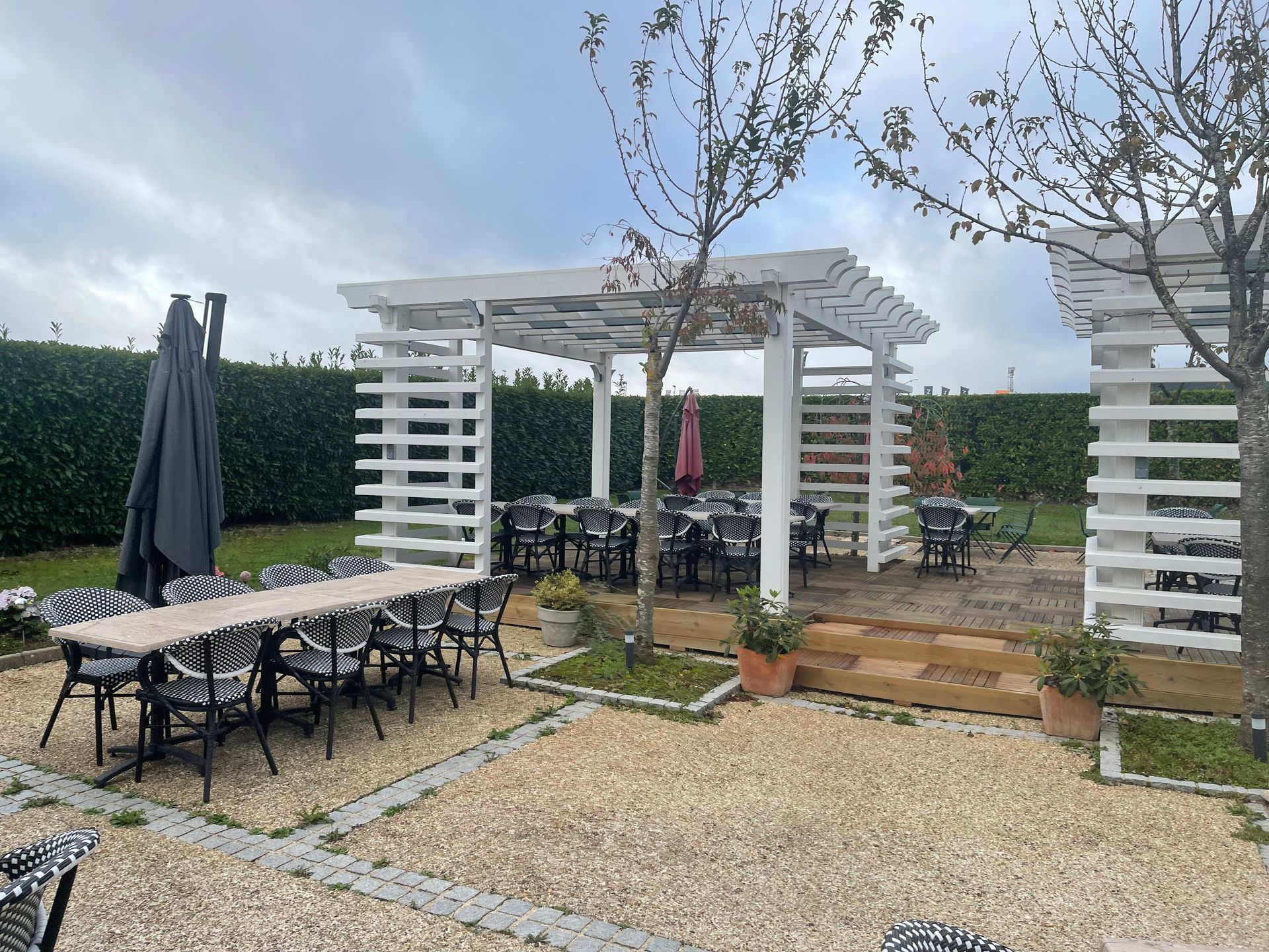 Terrasse avec pergola pour réception privée