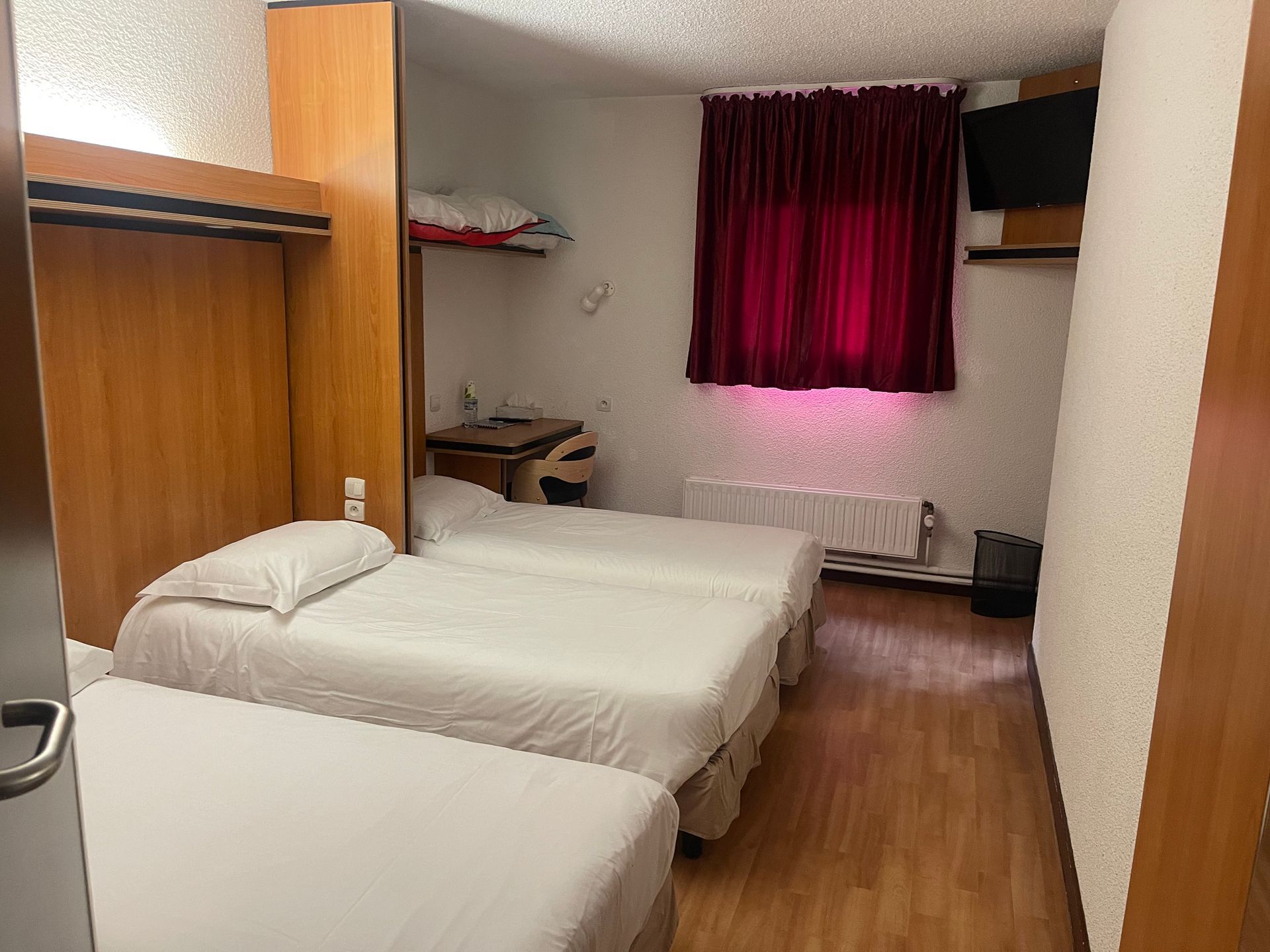 Chambre twin BRITHOTEL La Bonne Etape