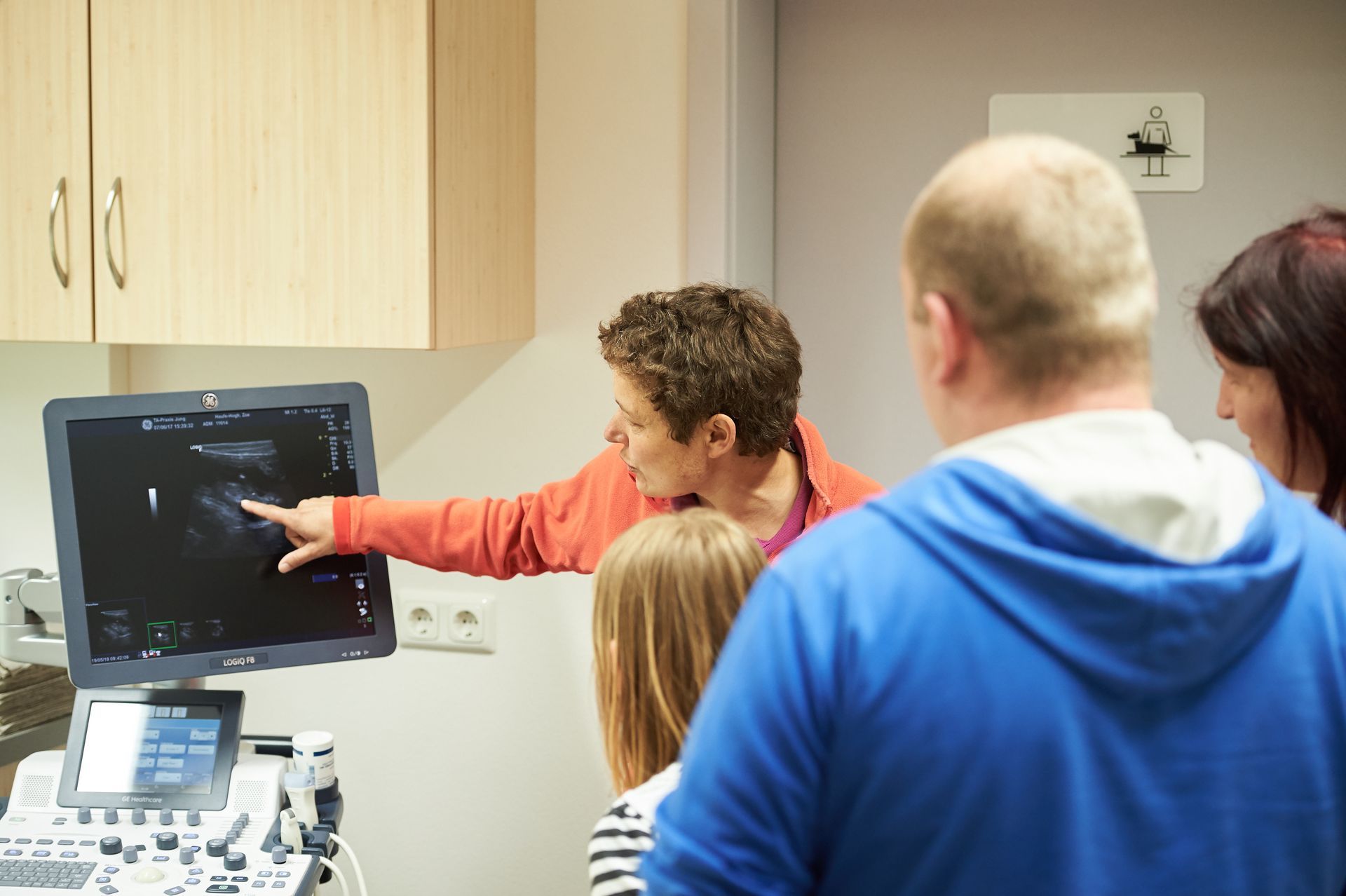 Vorstellung Geräte in der Tierarztpraxis durch Tierärztin Kornelia Jung