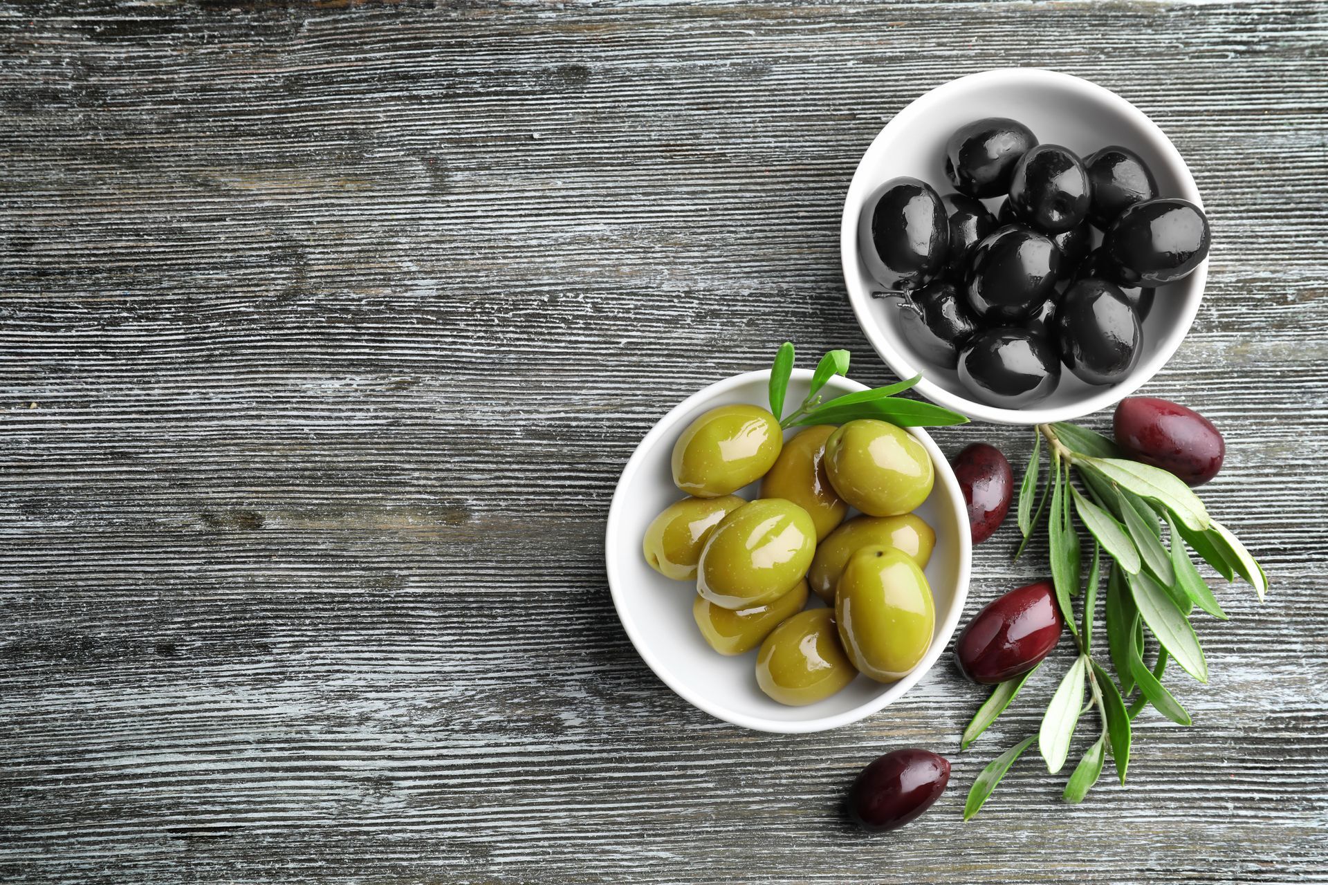 Deux bols d'olives