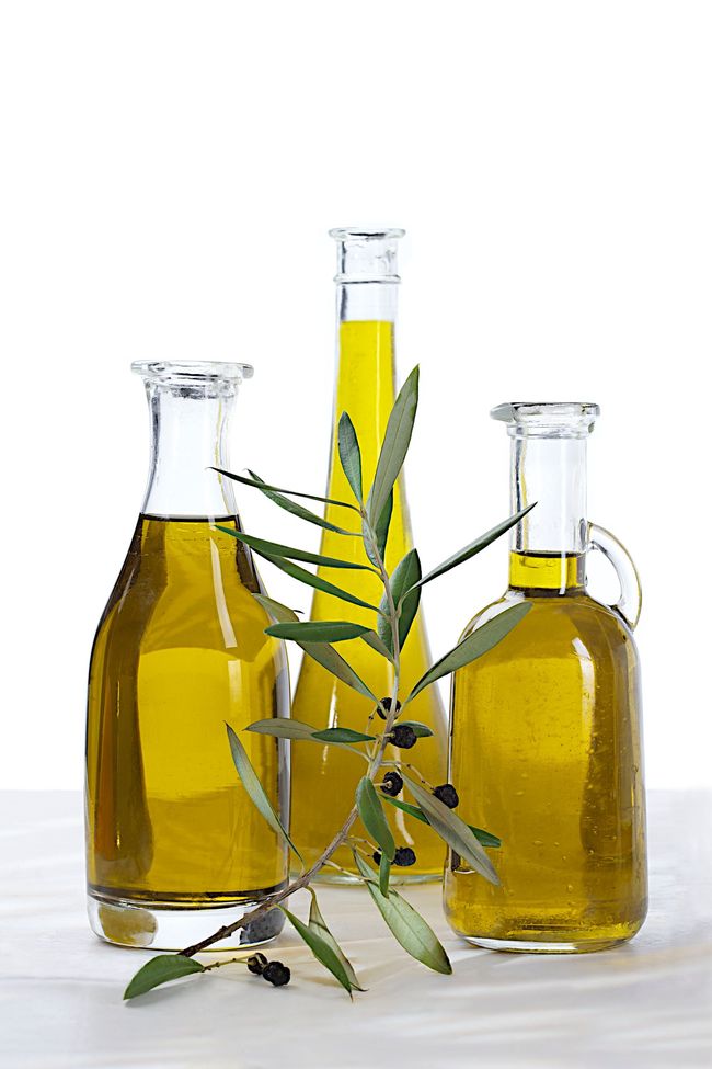 Trois bouteilles d'huiles