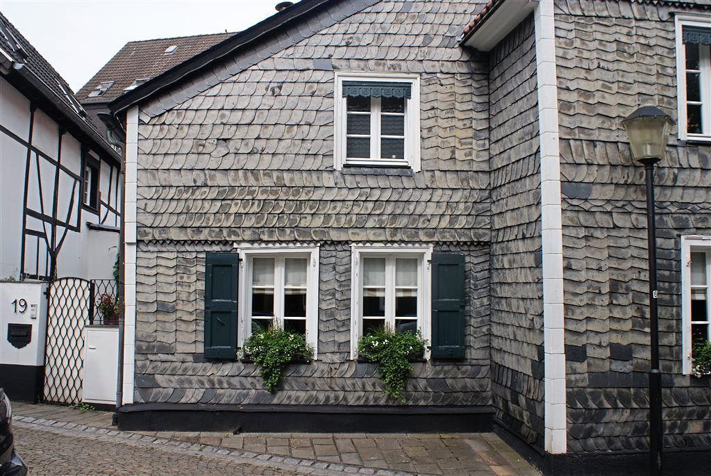 Schieferfassade denkmalgeschützt von der Seite