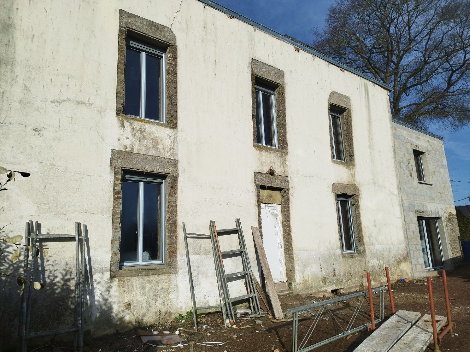 Fosse en béton en construction 