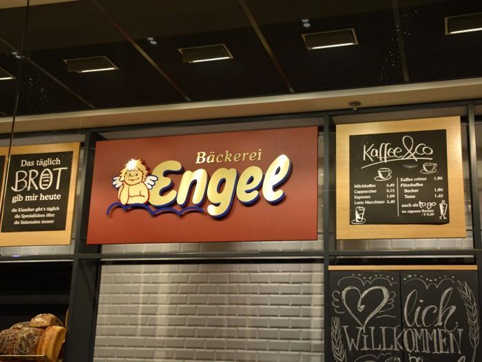 Eine Bäckerei mit einem Schild mit der Aufschrift „Engel“