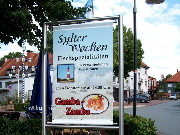 Ein Schild mit der Aufschrift „Sylter Wochen“