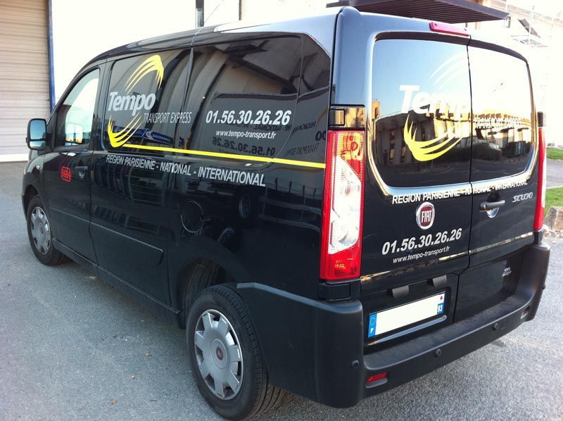 Van de la marque Fiat pour la livraison de petits colis