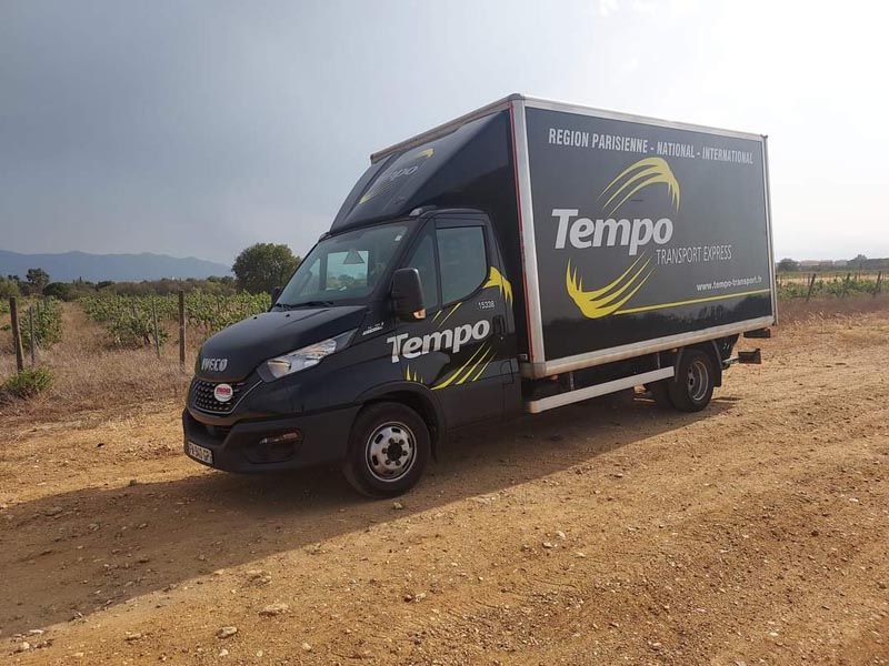 Un de nos fourgons dans le désert