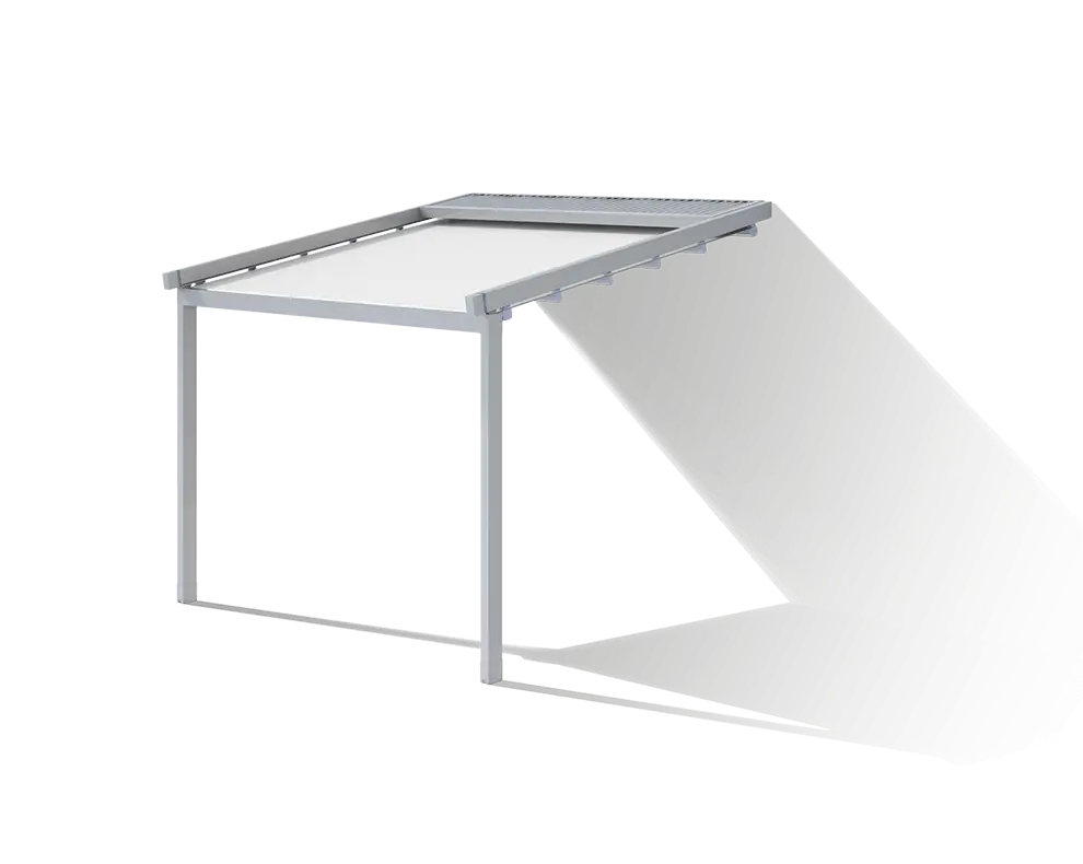 Une pergola inclinée avec une toile.
