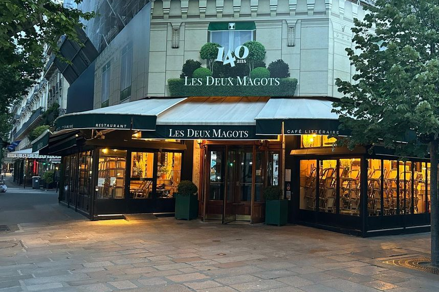 Le store des Deux Magots.