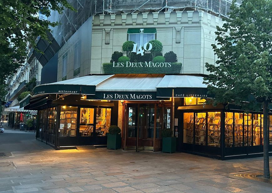 Le store des Deux Magots.