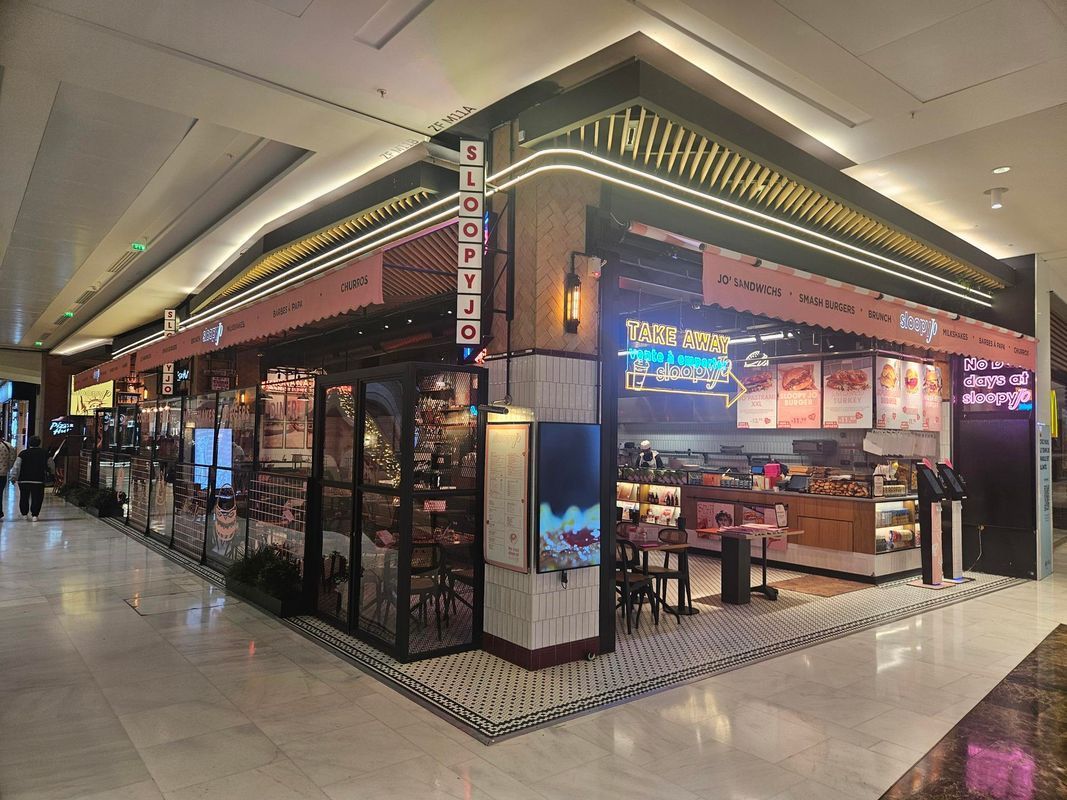 Les stores d'un restaurant.