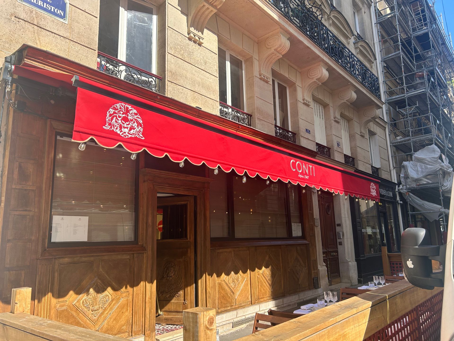 Le store de Conti.
