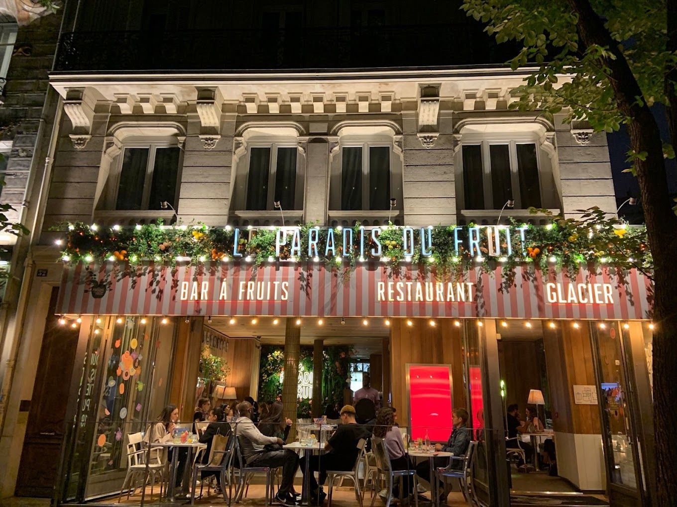 Le store du Paradis du fruit.