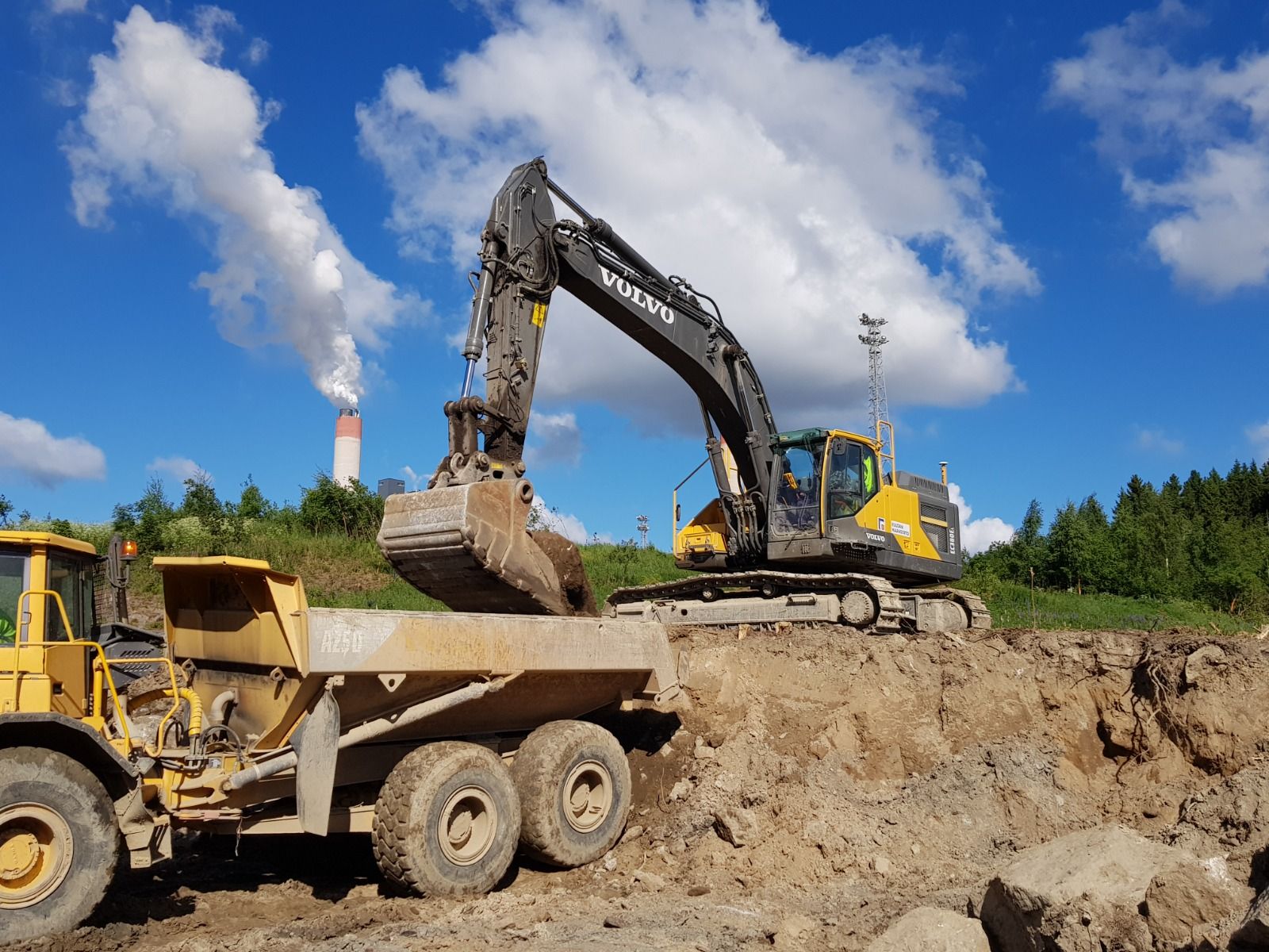 DATAKESKUKSET JA VAATIVA INFRA