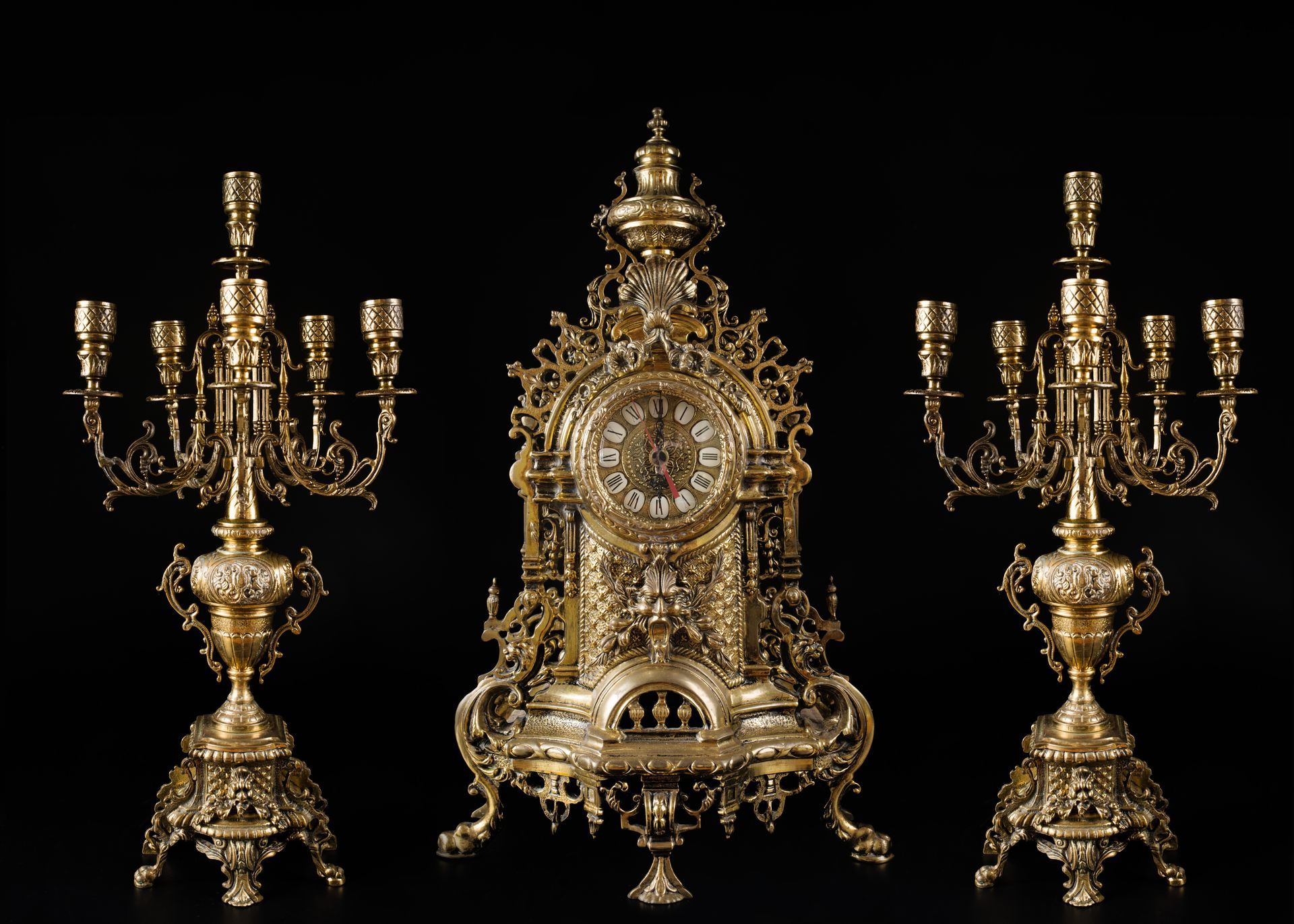 Pendule et chandeliers anciens en or