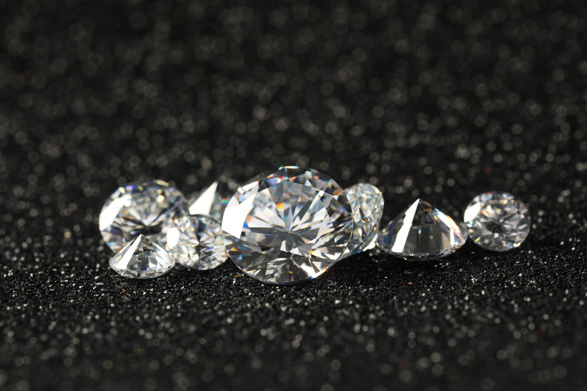 Tas de diamants de différentes tailles