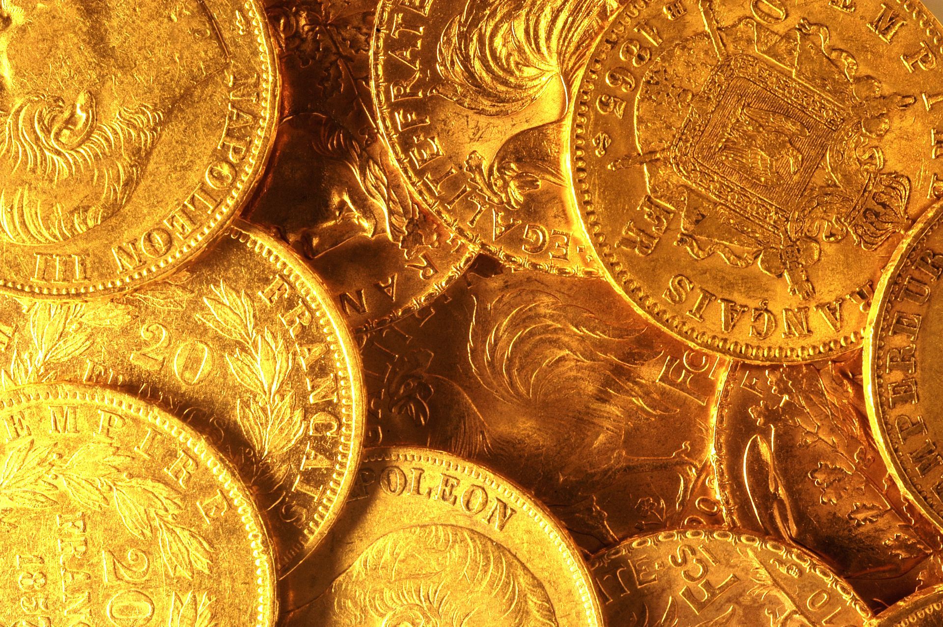 Gros plan sur des pièces d'or