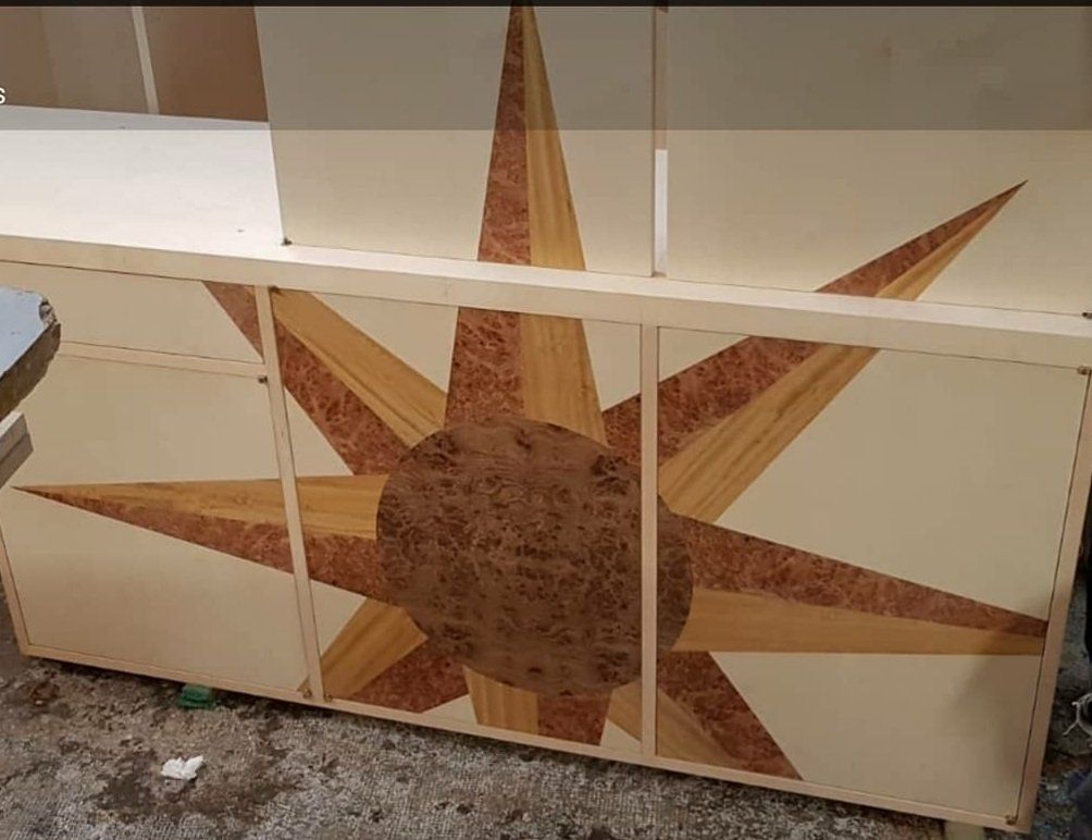 création détails artistiques meuble en bois