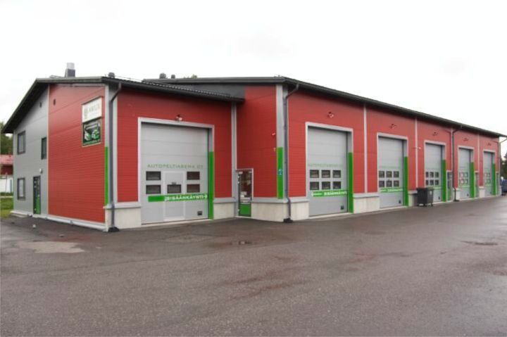 Autopeltiaseman etupiha Tuusulan korjaamolla