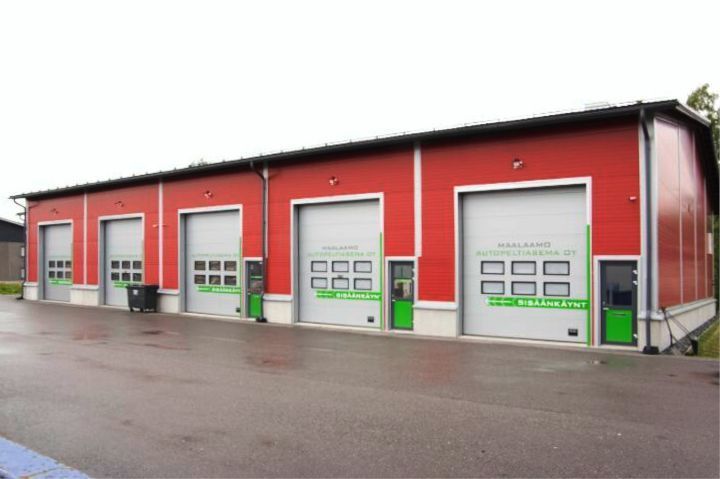 Autopeltiaseman etupiha Tuusulan korjaamolla