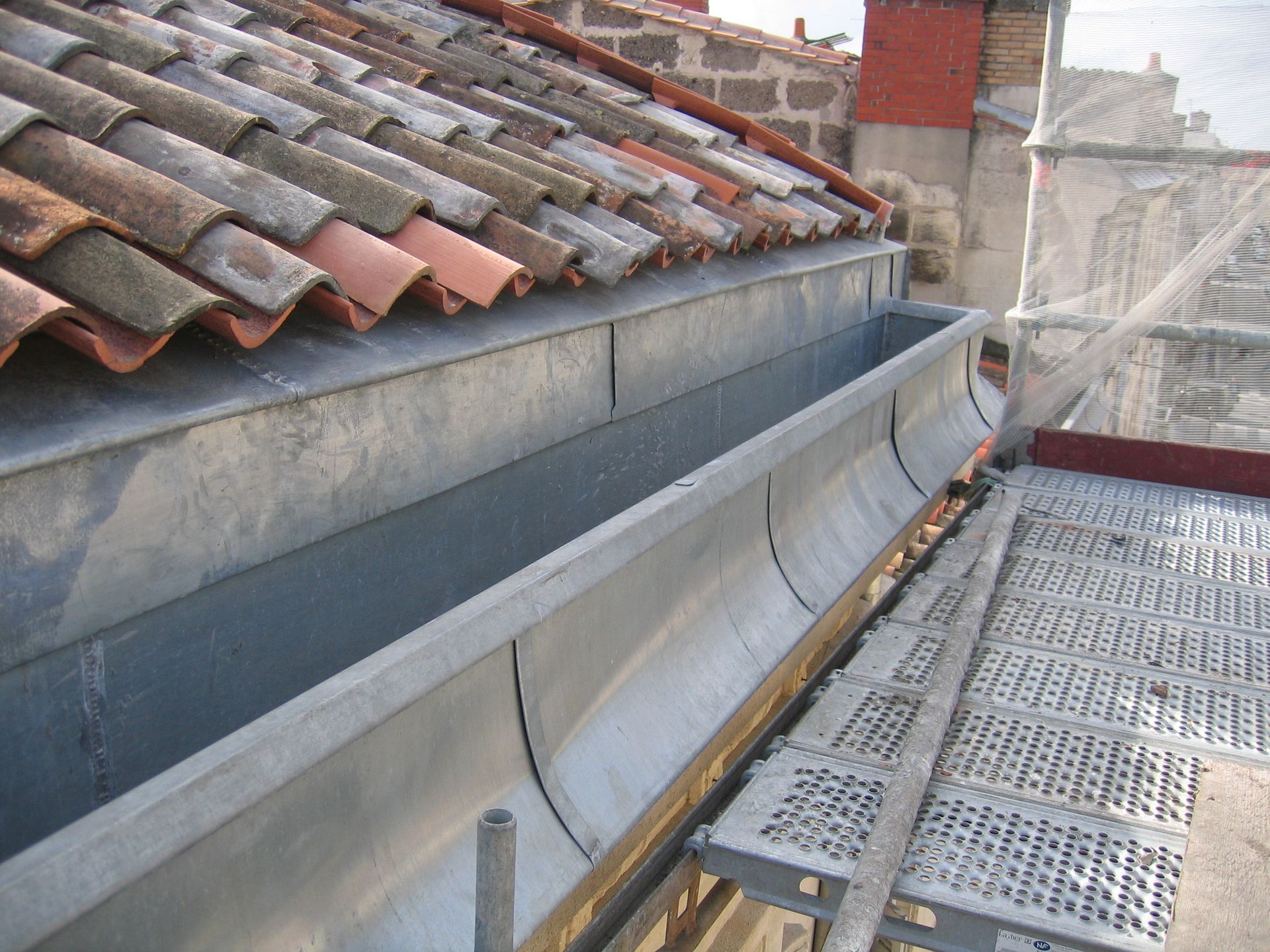 Une gouttière vue de 3/4