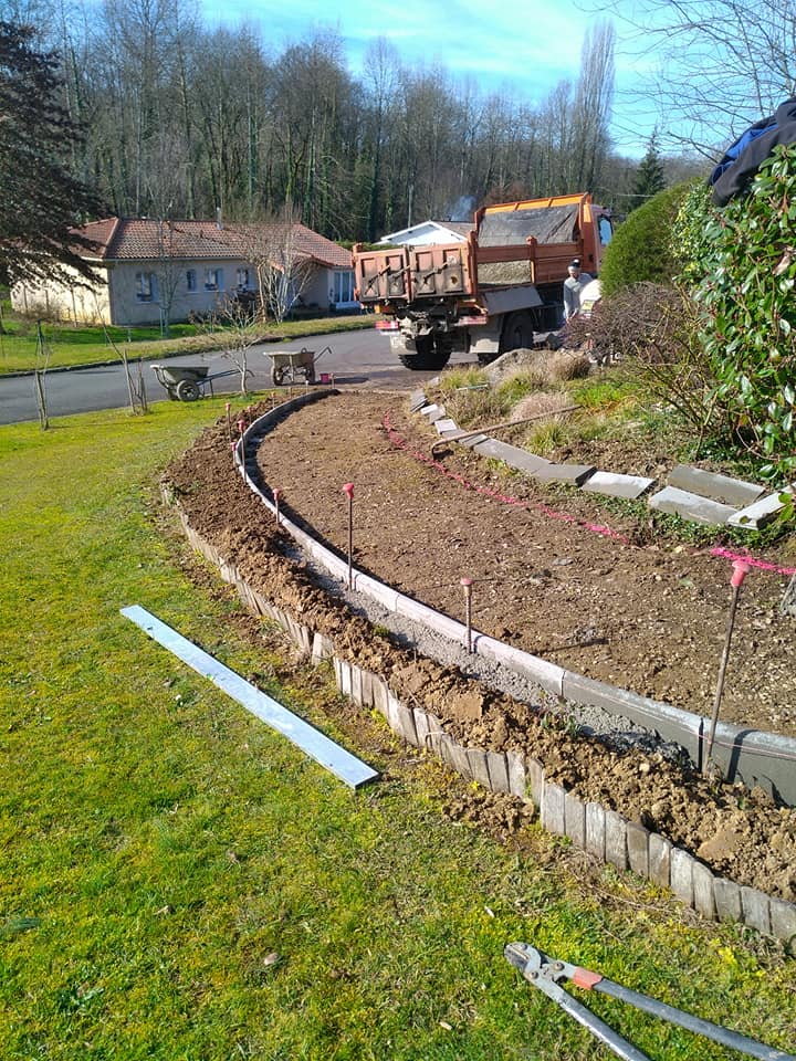 réalisation d'une allée de jardin avec bordures
