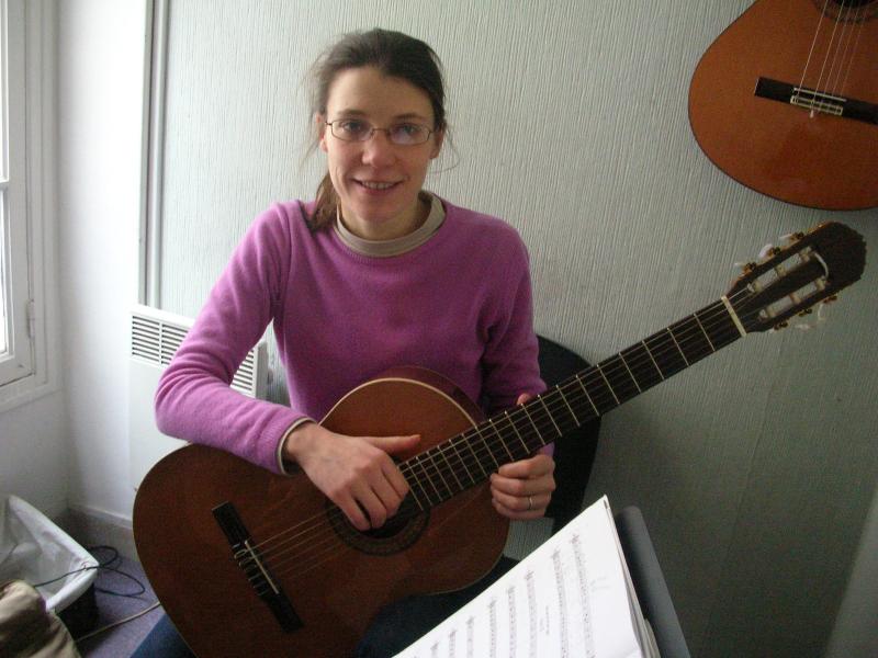 Nadezhda Antoine, un de nos nombreux professeur de guitare