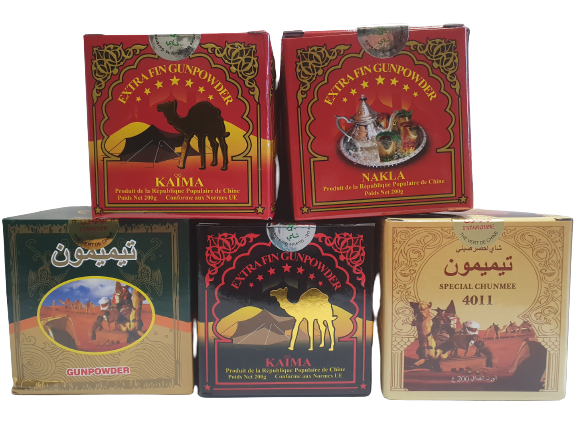 Thé servi dans une tasse