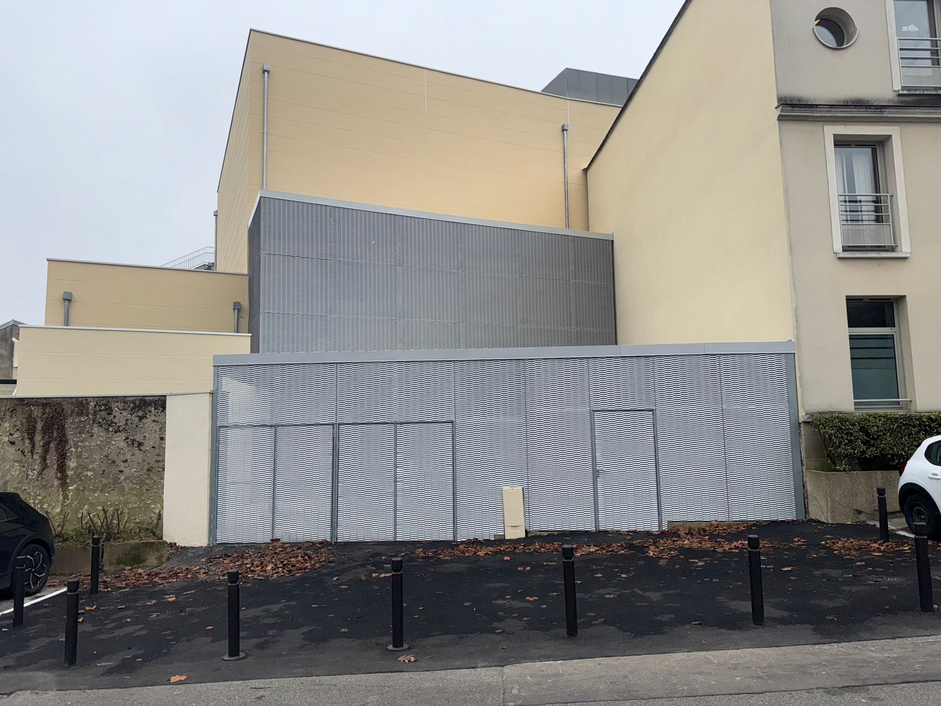 Abri d'un local vélo et  d'escalier technique