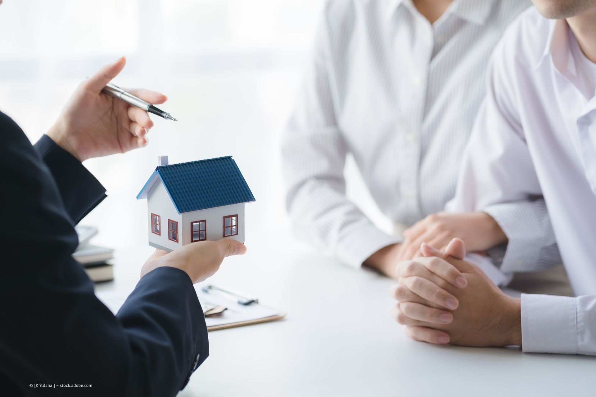 Gespräch zum Thema Haus kaufen.