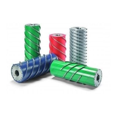 Cinco rodillos helicoidales de colores: verde, azul, rojo y dos tonos de verde y gris, dispuestos sobre un fondo blanco.