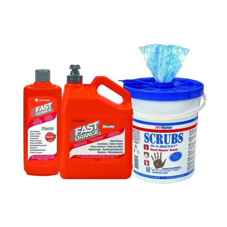 Productos de limpieza de manos de color naranja: una botella y una jarra de Fast Orange y un balde de toallitas húmedas azules de color Scrub.