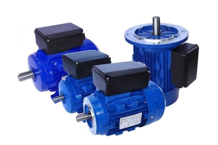 Se muestran motores eléctricos azules con cajas de conexiones negras sobre un fondo blanco.