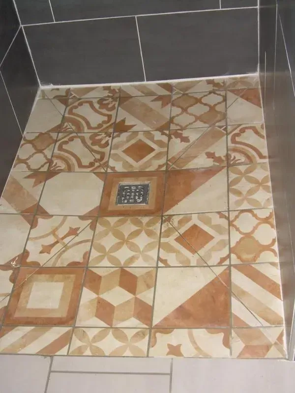 Bac à douche carrelé