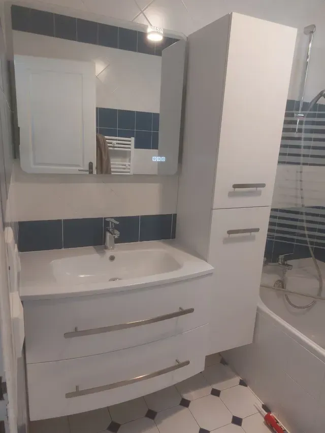 Salle de bain blanche