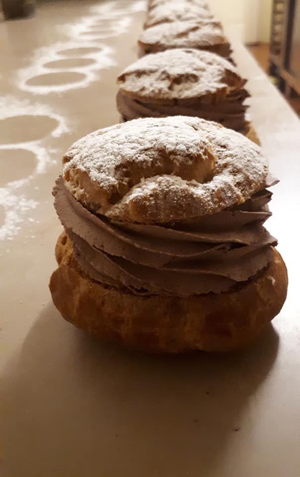 Choux à la crème praliné