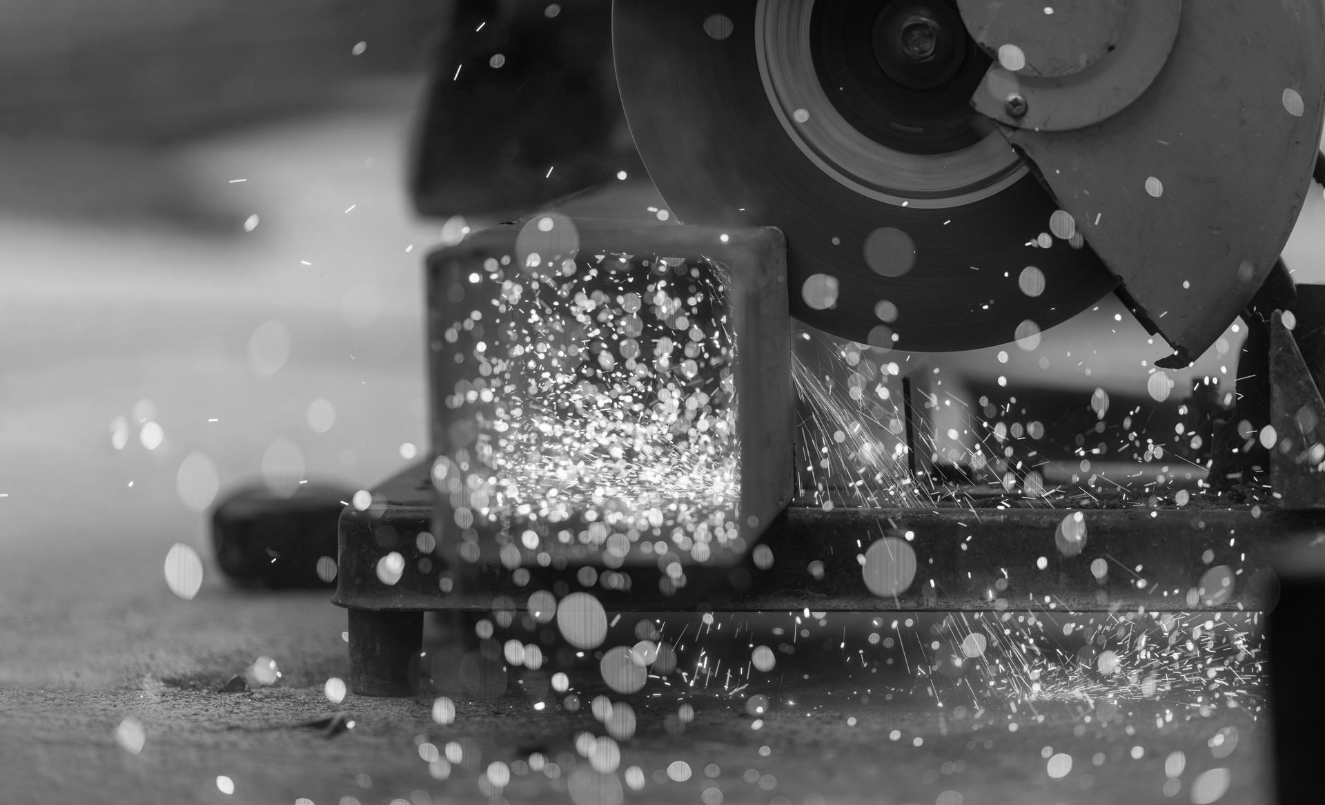 Une machine pour couper de l'acier