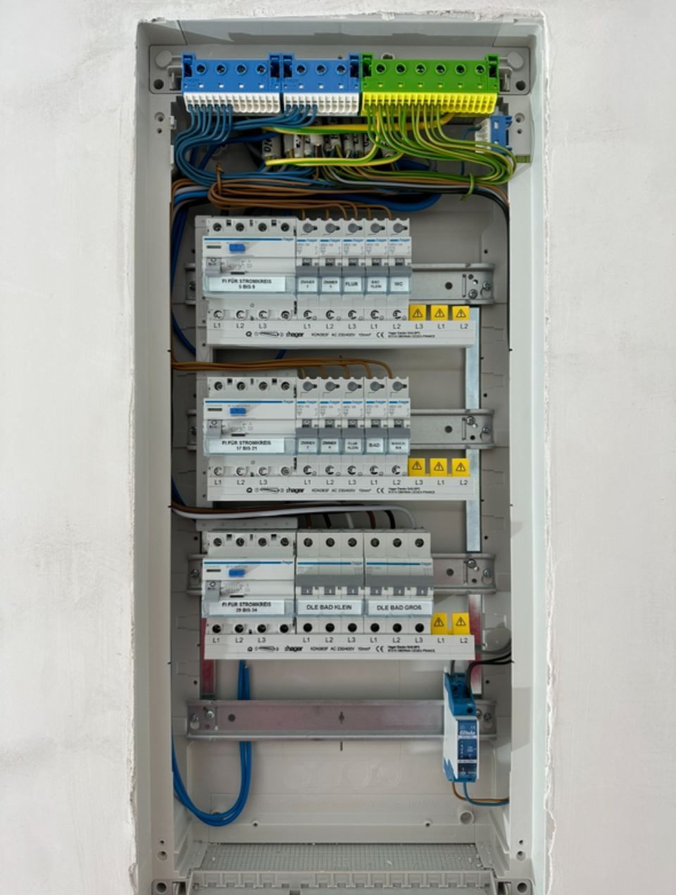 Elektro Wölfle – ein geöffneter Sicherungskasten