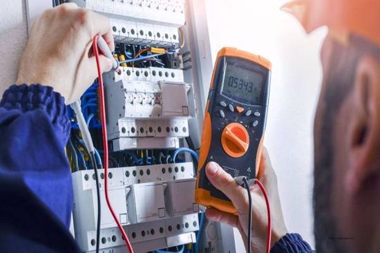 Elektro Winkler GmbH: Sicherung wird getestet