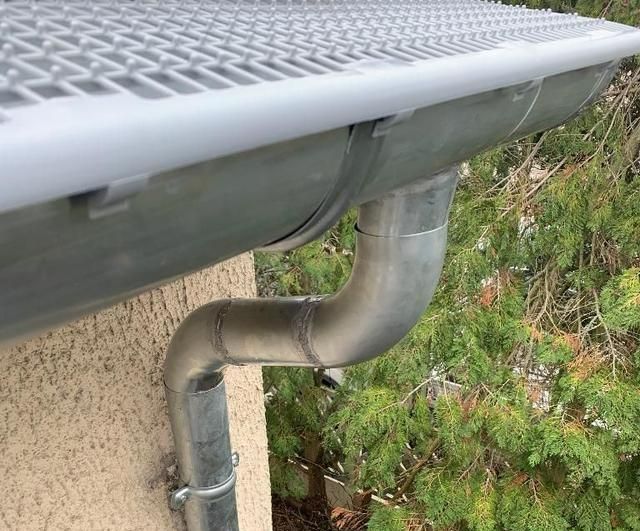 Une descente de gouttière en rénovation