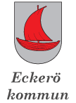 Eckerö kommune logo med rød seilbåt over grått skjold